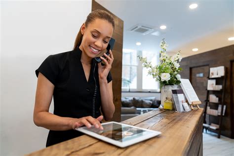 The estimated total pay for a Nail salon receptionist is 50,796 per year in the United States area, with an average salary of 41,745 per year. . How much does a receptionist make